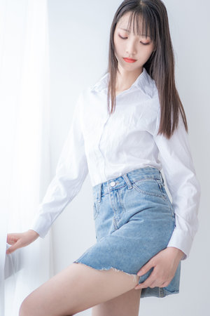 我半夜摸妺妺的奶C了她